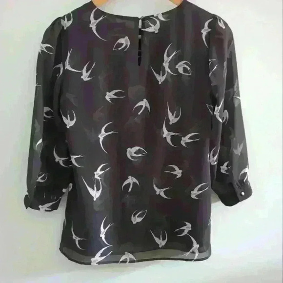 BANANA REPUBLIC | Women's Gray/White Swallow Print 3/4 Length Sleeved Bl… - Picture 4 of 6